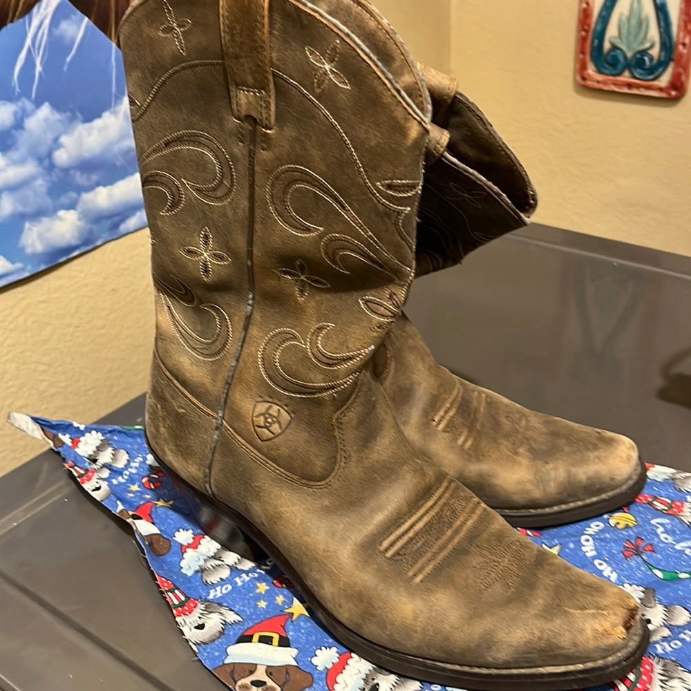 Womens Ariat Cowgirl boots 8.5